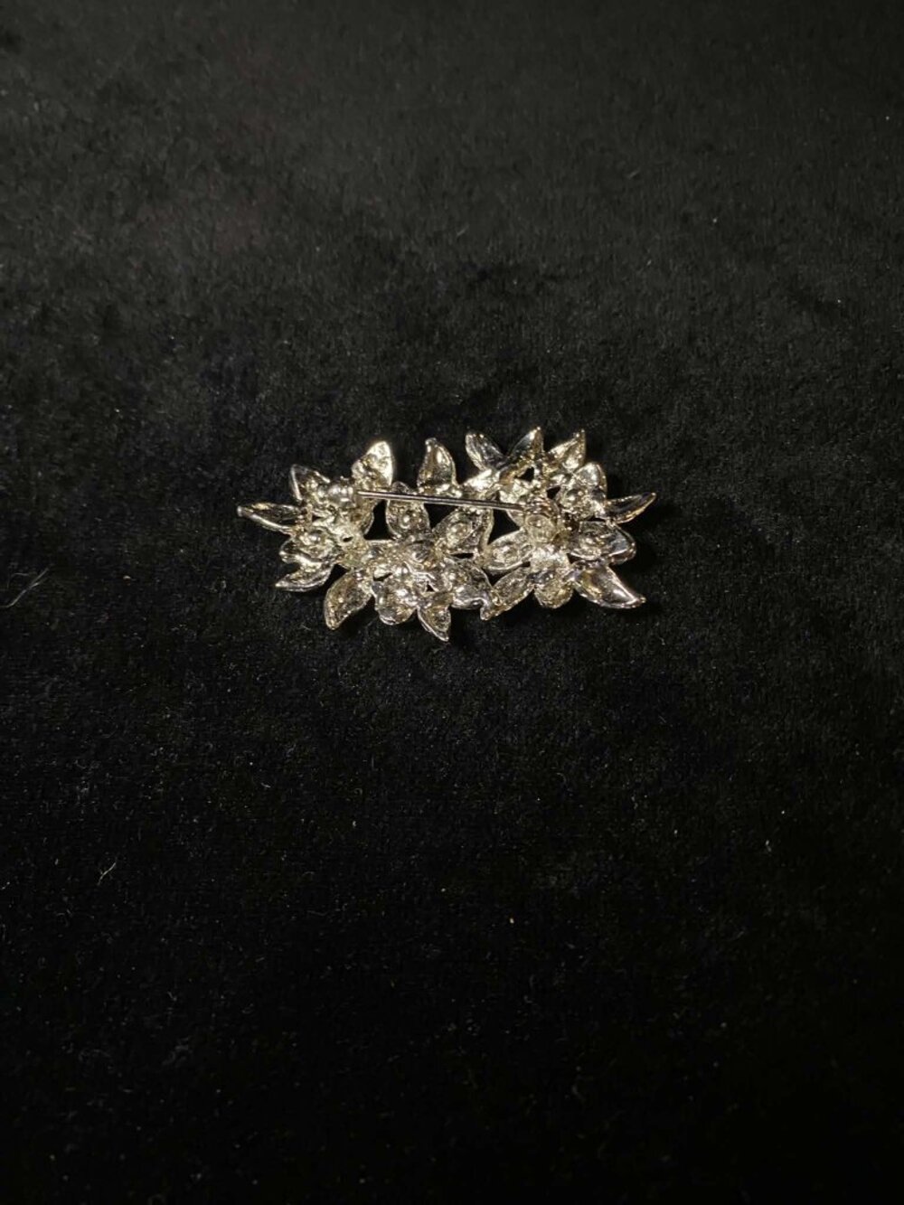 Vintage Silver tone Textured Leaves Floral Blue Aurora stones Brooch - Picture 3 of 4
